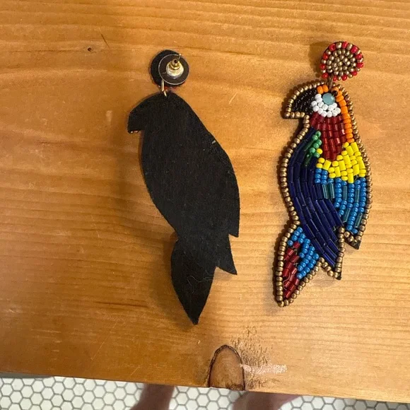 Colorful Beaded Parrot Earrings for Bird Lovers - Picture 2 of 3
